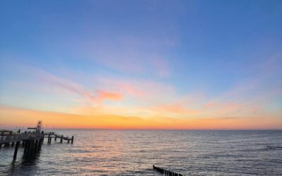 Sonnenaufgang und Sonnenuntergang am Strand erleben.